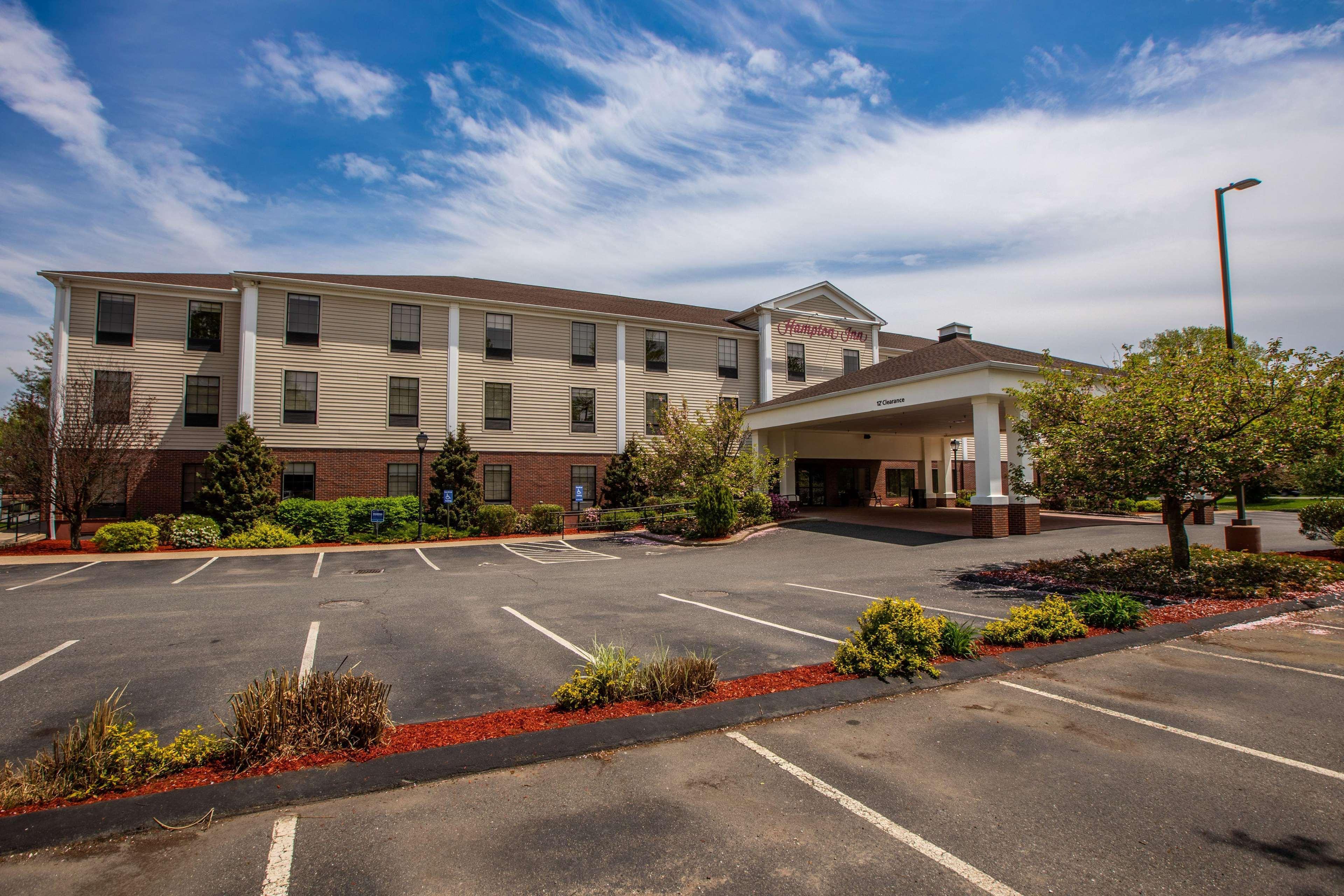 Hampton Inn Hadley-Amherst Area Bagian luar foto