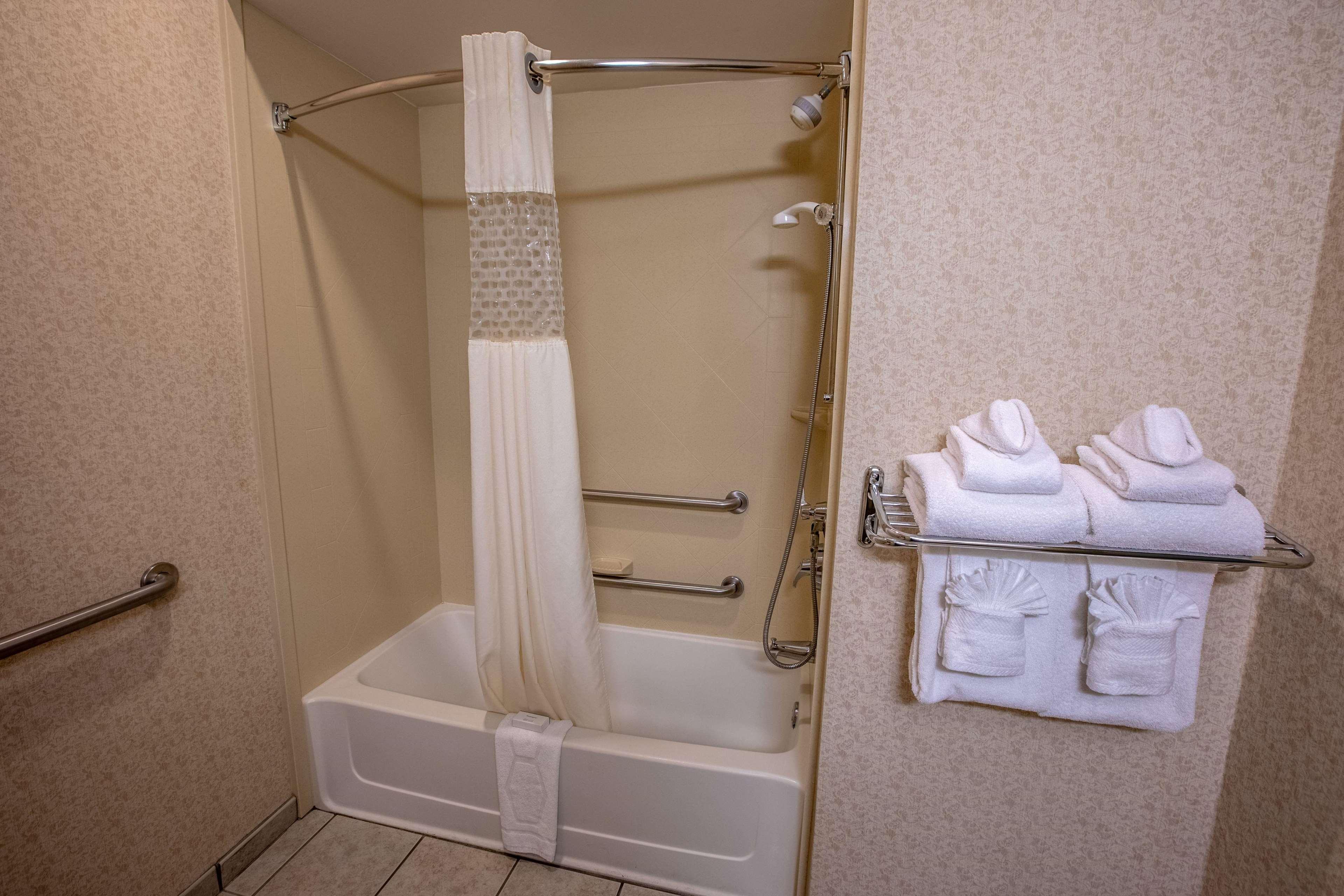 Hampton Inn Hadley-Amherst Area Bagian luar foto