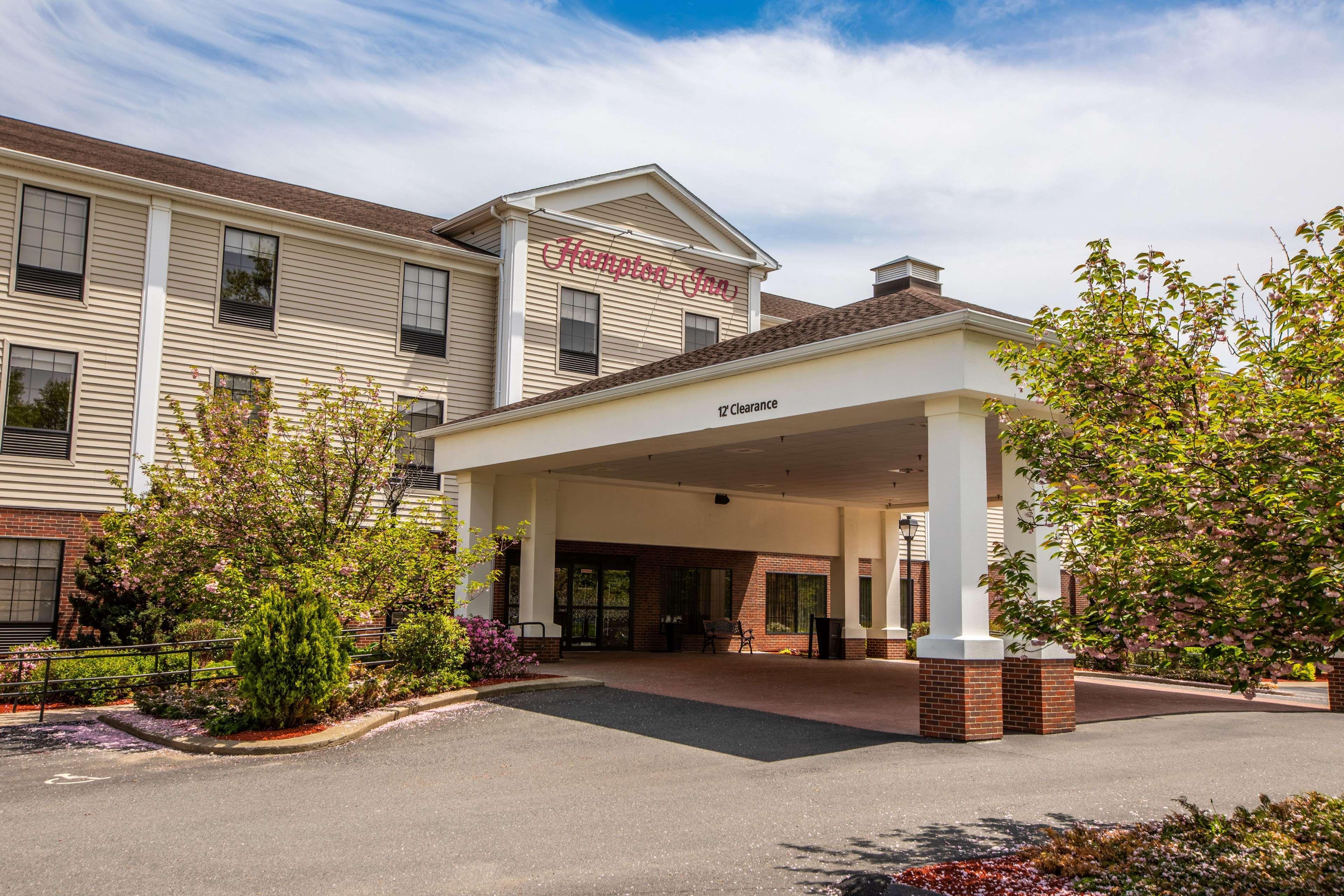 Hampton Inn Hadley-Amherst Area Bagian luar foto