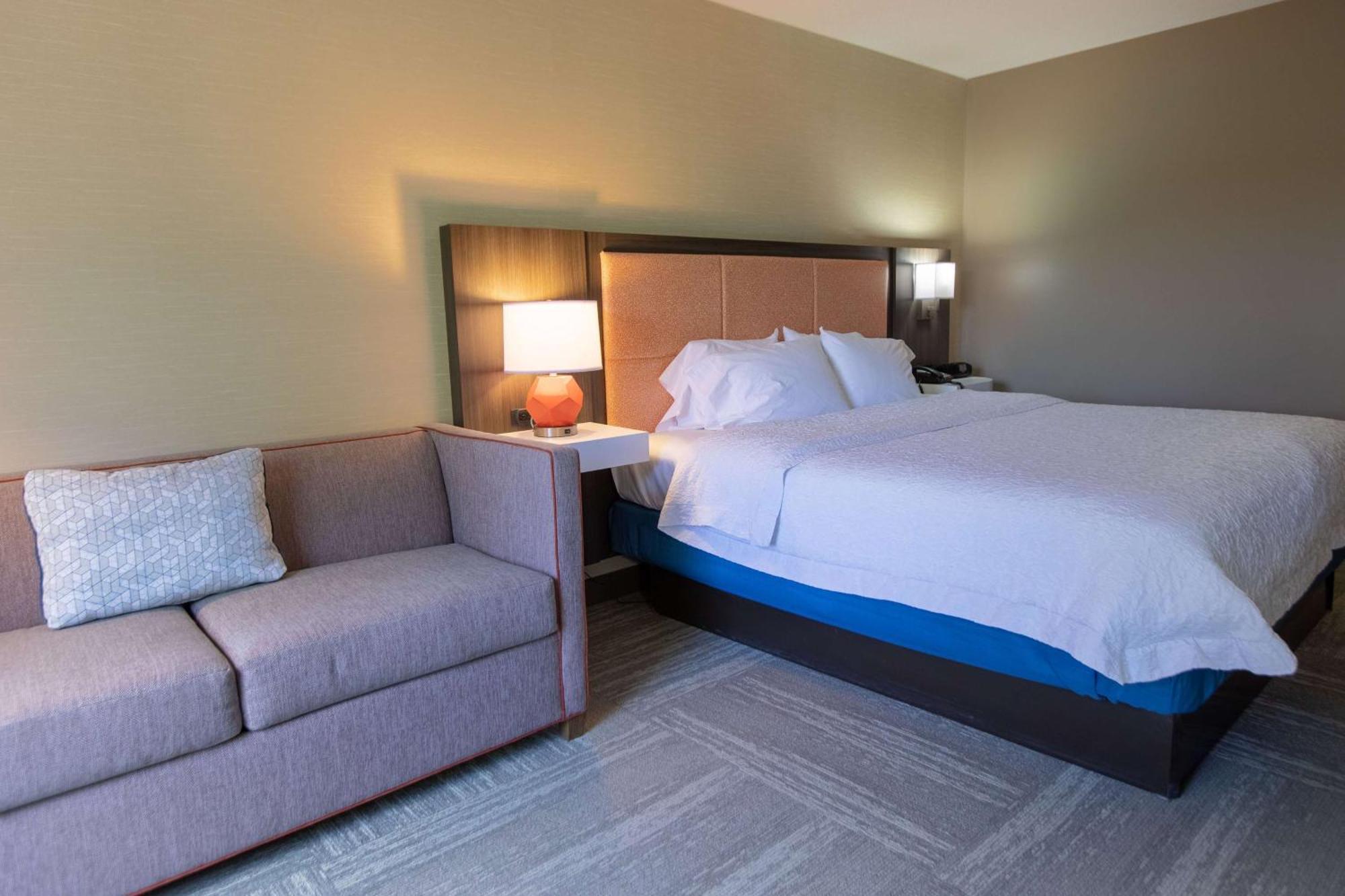 Hampton Inn Hadley-Amherst Area Bagian luar foto