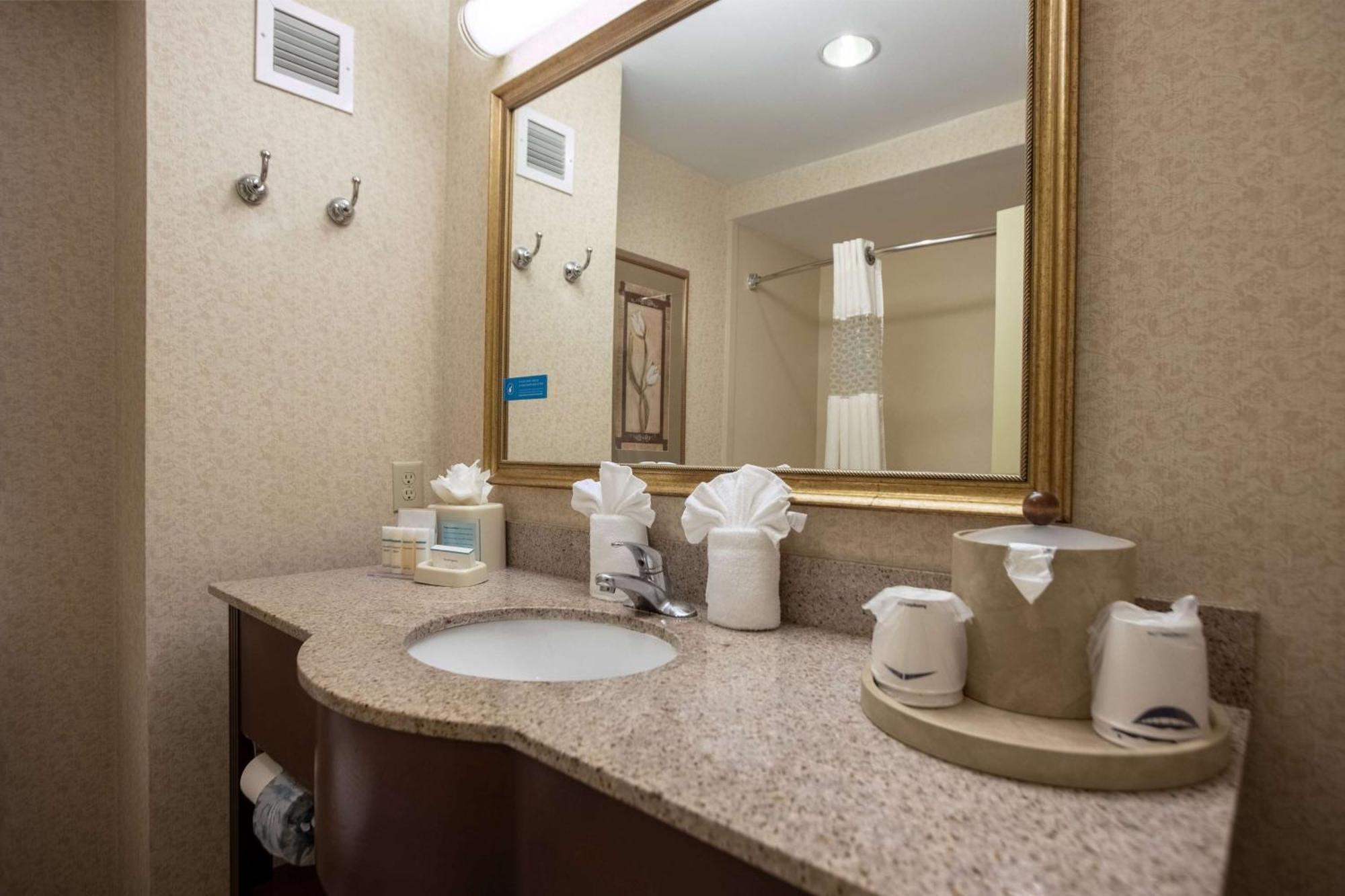 Hampton Inn Hadley-Amherst Area Bagian luar foto