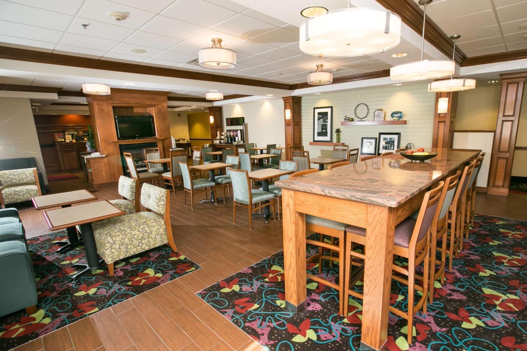 Hampton Inn Hadley-Amherst Area Bagian luar foto