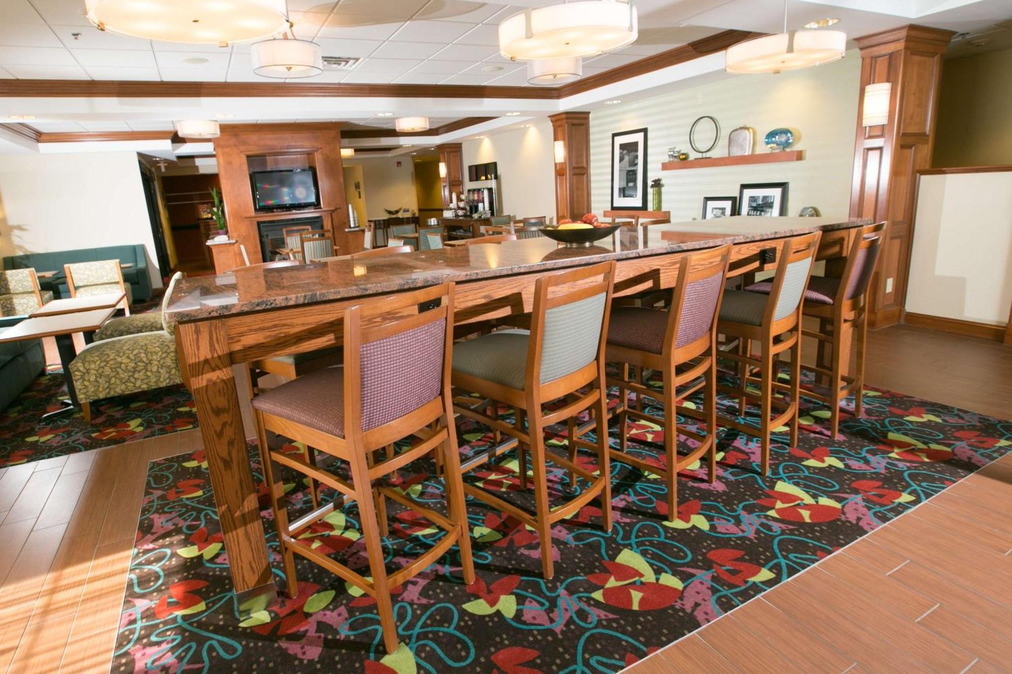 Hampton Inn Hadley-Amherst Area Bagian luar foto