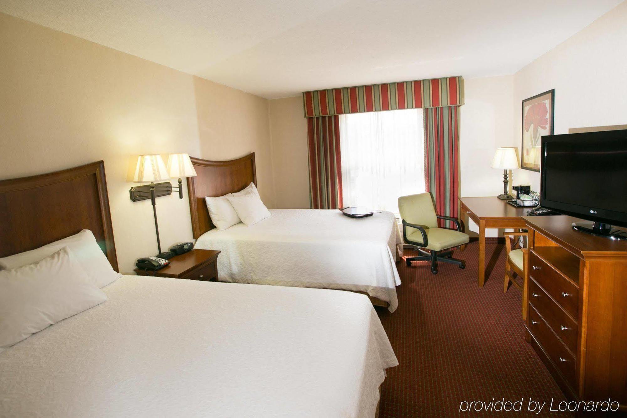 Hampton Inn Hadley-Amherst Area Bagian luar foto